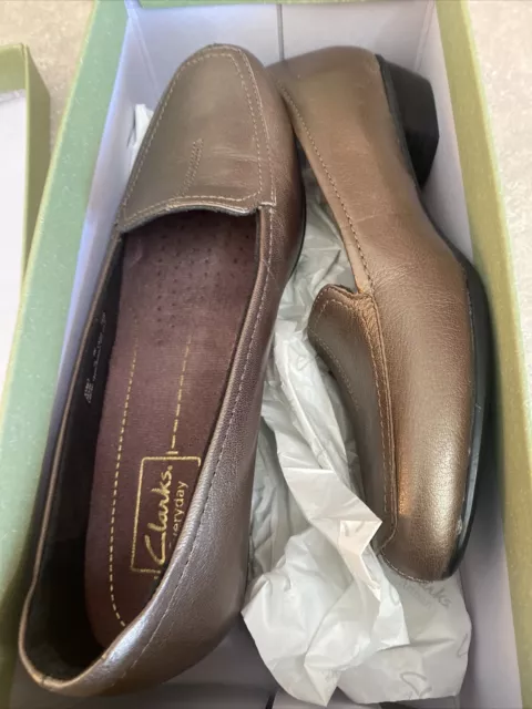 Womens Clarks timeless 7 N narrow Gray dress shoes