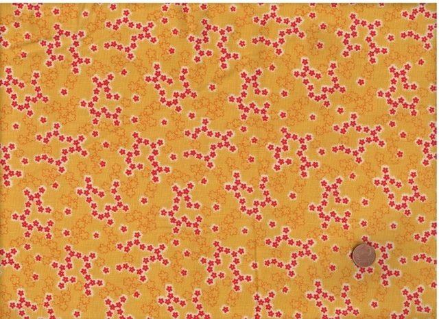 Henry Glass & Co. Anthology Patchworkstoff Quilt gelb mit roten Miniblumen by Co