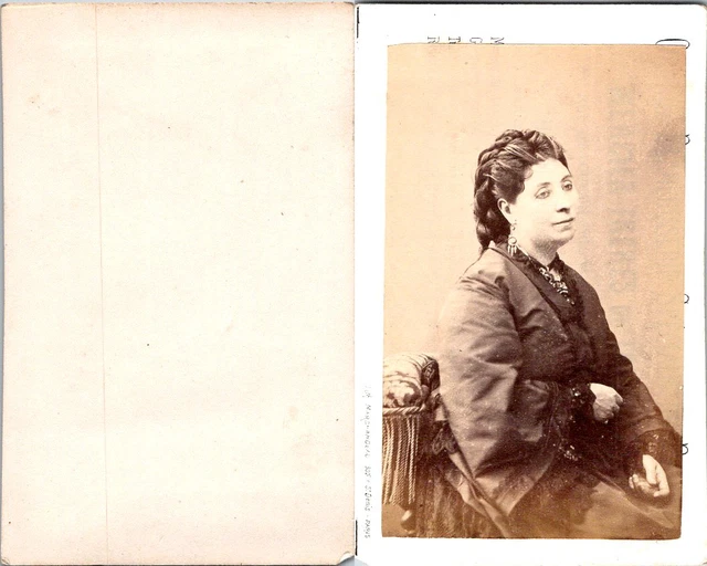 Bayard et Bertall, Paris, Deux dames en compagnie d'un homme by