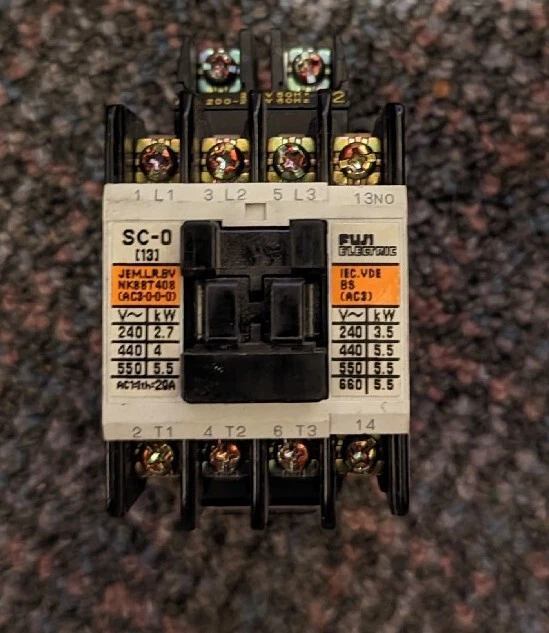 Fuji Electric TYPE SC-0 - SC13AA  Reversing Contactor 20 AMP