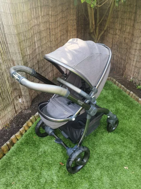 Egg pram travel system