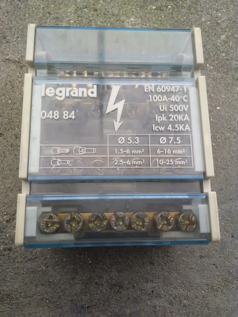 Répartiteur étagé tétrapolaire 100A 4x7 trous LEGRAND 04884 armoire coffret