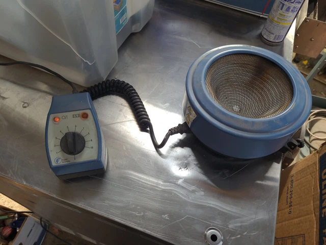 Fisher Scientific Heating Mantle w/ Controller CMFM1000/X1