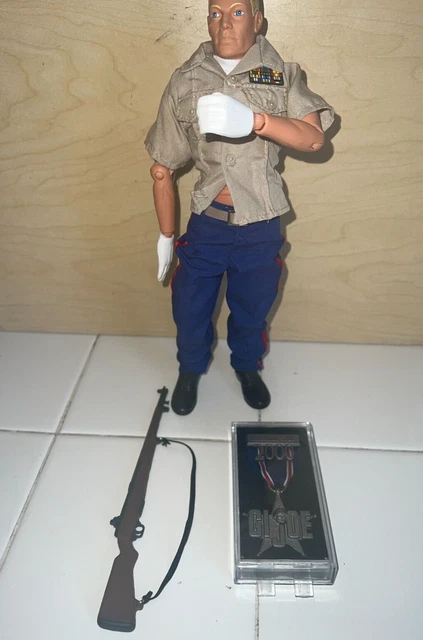 GI Joe Classic Collection Millennium Salute 12" Action Figure Actually Salutes!