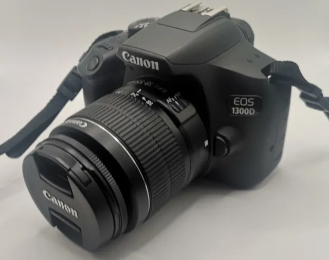 Canon EOS 1300D(W) 18.0MP Digitalkamera - Schwarz (Kit mit EF-S IS II 18-55mm...