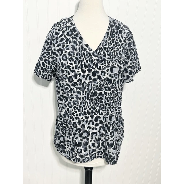 Green Town Cheetah Animal Print Instinct 3 Pocket V-Neck Print Scrub Top Grey XL