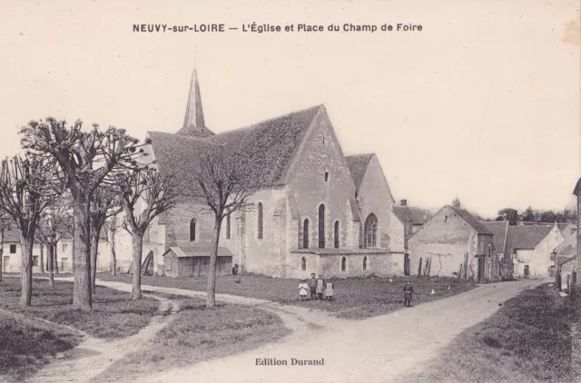 CPA - NEUVY SUR LOIRE - L'Eglise et Place du Champ de Foire .
