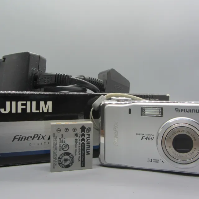 Cámara digital Fujifilm FinePix F460 5,1 MP plateada probada