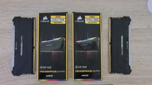 CORSAIR VENGEANCE RGB Pro 32 Go (2 x 16 Go) Mémoire RAM DDR4
