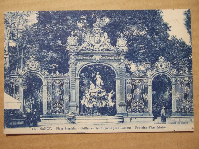 Cpa Nancy (54) Place Stanislas. Grilles Fer Forge J. Lamour. Fontaine Amphitrite