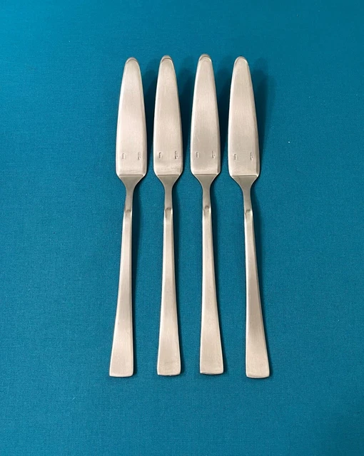 CHRISTOFLE - 12 GRANDS COUTEAUX DE TABLE EN METAL ARGENTÉ