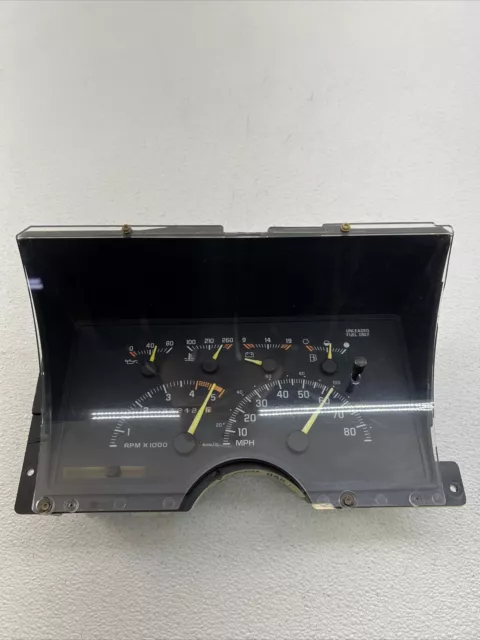 92-93 Chevy GMC Truck Instrument Gauge Speedometer Cluster W/ Tach OEM 16193705