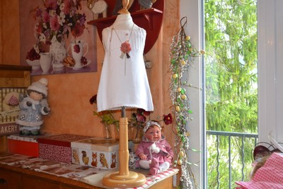 Dior robe baby dior 12 mois etat neuf etat parfait rose poudre poches 