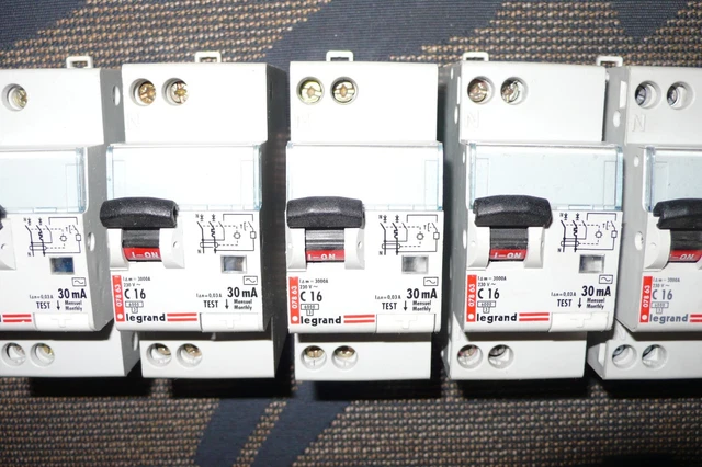 Disjoncteur Différentiel Legrand 16A 2 Pôles 240V - Réf. 410705 - Neuf