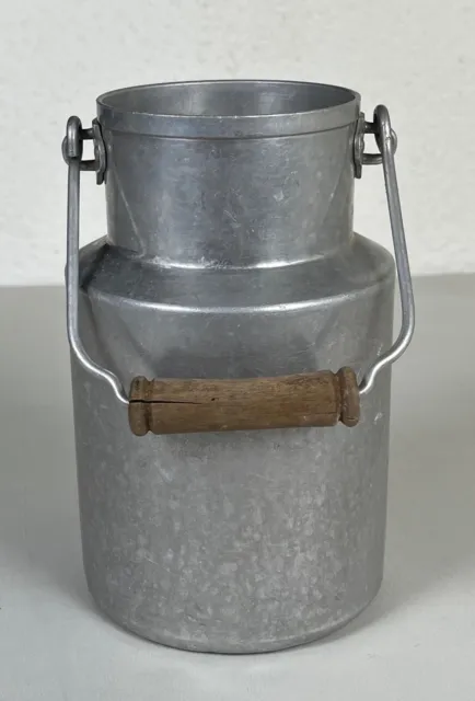 Ancien XXème pot à lait en aluminium Tournus Unis France 1.5 Litre