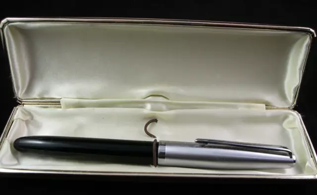 Vintage Lyra Fountain Pen With Original Gold Nib 14K Size F Germany