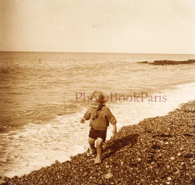 France un Enfant à la plage c1930 Photo Plaque Stereo Vintage V33L19n