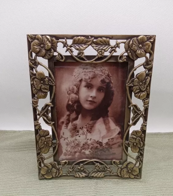 Cast Metal Victorian Antique Style Frame For 4.75 X 3.5 Inch Photo