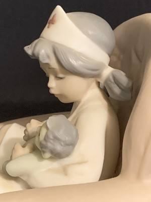 Daisa Lladro 1991 Porcelain Figurine Little Girl Playing Nurse Golden Memories