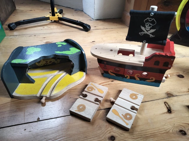 bigjigs pirate train