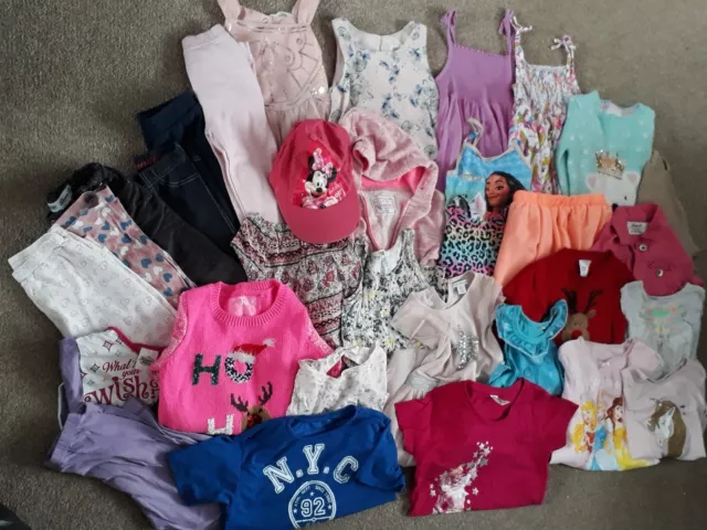 Girls Bundle Of Clothes Aged 5-6 Years.  Please see description.