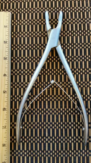 FORCEPS V. MUELLER LUER RONGEUR, 8,25 POUCES, mâchoires en forme de tasse