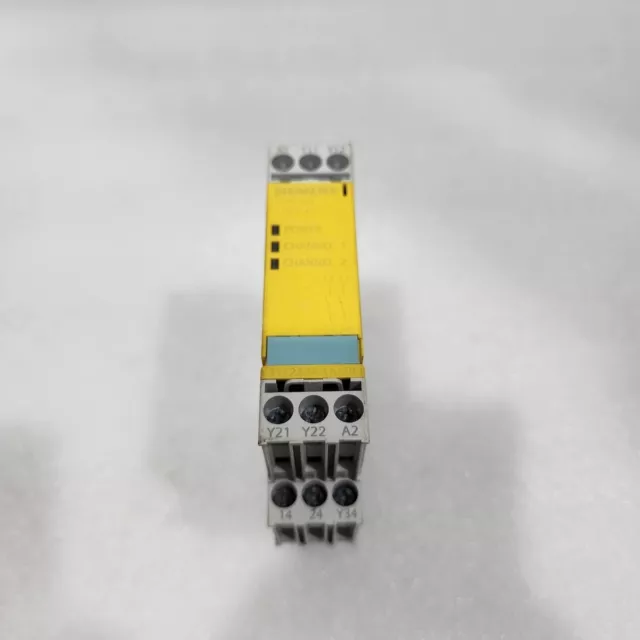 Siemens 3Tk2824-1Aj20 Safety Relay