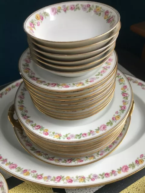 40 Pieces of Haviland & Co Limoges France Petit Flowers w/ Gold Trim China Set