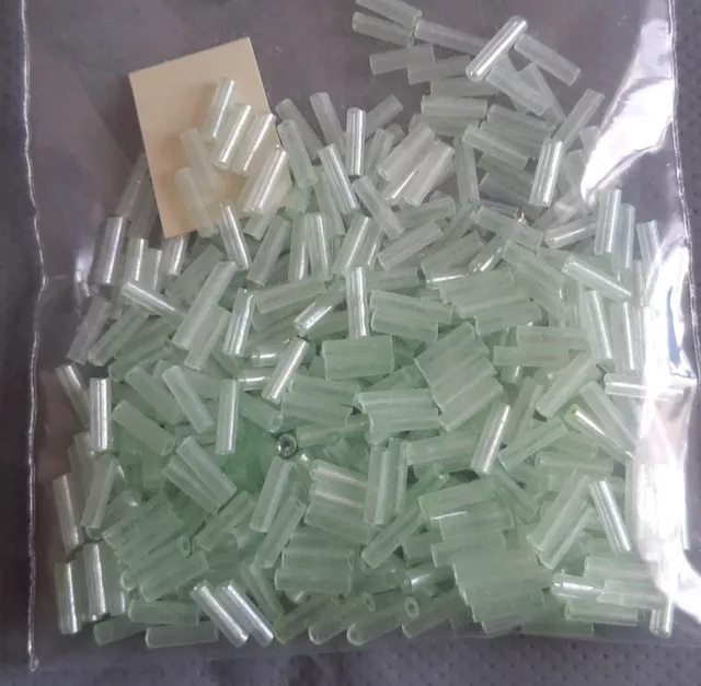 Perles de rocaille tube en verre 4 à 5 mm couleur vert pâle 15 gramme