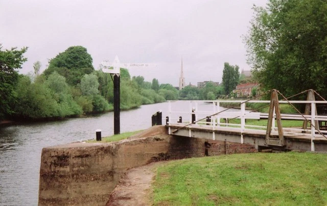 Photo 6x4 River Severn at Diglis Worcester The Worcester and Birmingham C c2005