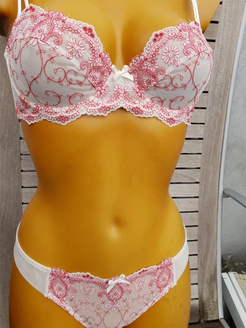 Foundry Select Poils naturels sur peau de vache blanche exotique 3 - 5 Foundry Select Poils naturels sur peau de vache blanche exotique 3 - 5