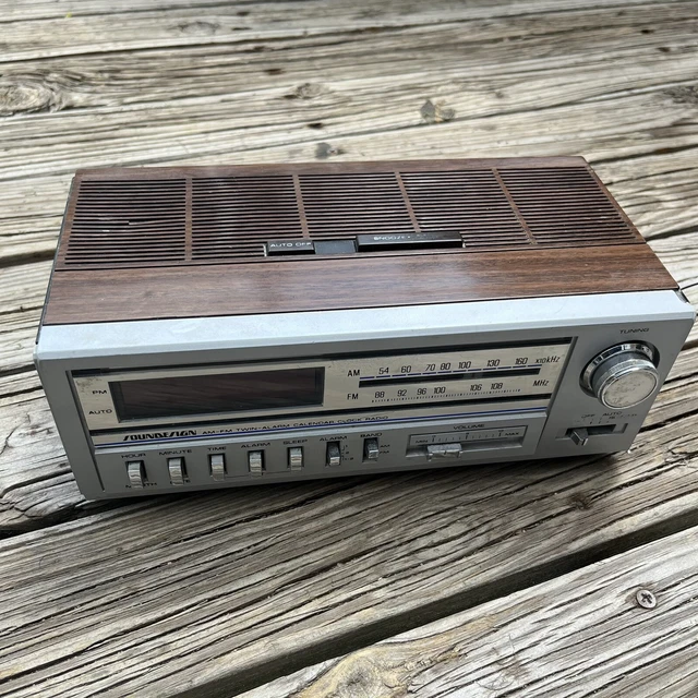 VTG SOUNDESIGN AM/FM Twin Alarm Electronic Clock Radio 3775A 21.84