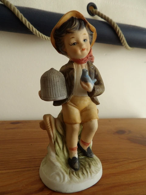 Sujet en Biscuit " enfant et l'oiseau bleu "   TBE !