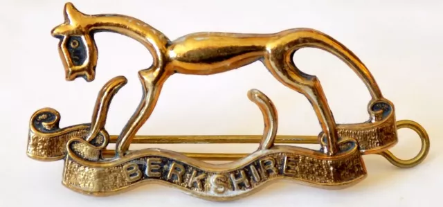 Berkshire Yeomanry WW1 Era Brass Metal British Army Cap Badge (Lugs).