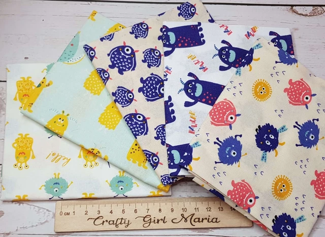 Carino Piccolo Mostri Bambini Tessuto Pacchetto Di 5 Fat Quarters. Imbottitura,
