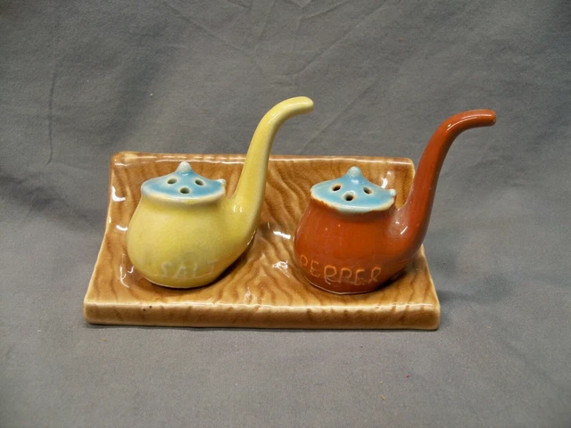 Pipes With Stand Salt and Pepper Shakers Pipes With Stand Salt and Pepper Shakers
