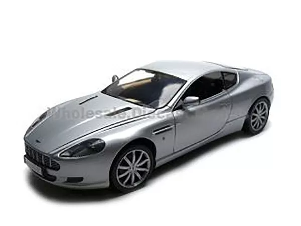 2004 Aston Martin Db9 Coupe Silver 1/18 Diecast Model Car By Motormax 73174