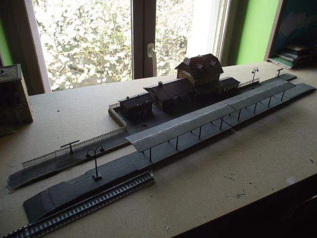 LQ1495 FALLER B-153 Train Ho 1/87 1:87 Maquette montée