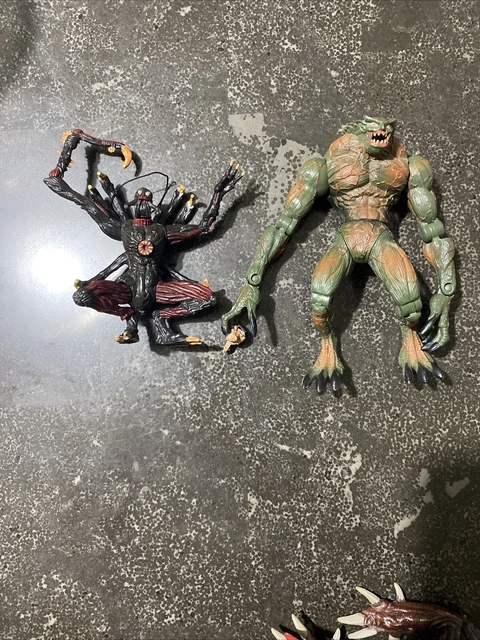RESIDENT EVIL HUNTER & Chimera Vintage 1998 Toybiz Biohazard