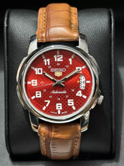 Orologio da polso da uomo Seiko 5 automatico con quadrante rosso con giorno...