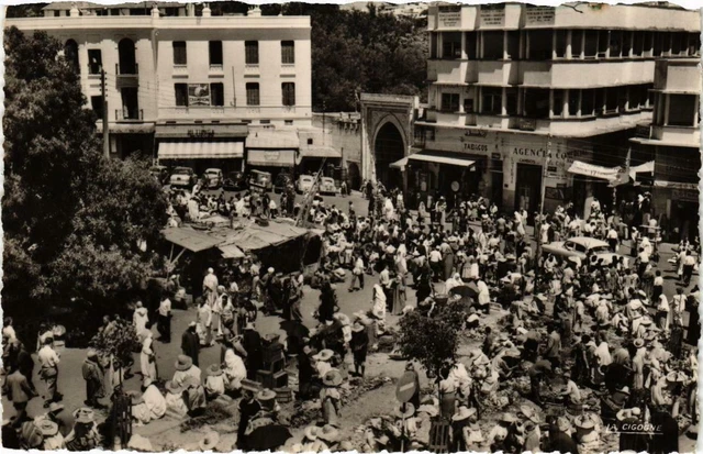 CPA AK TANGER Place du Grand Socco MAROC (720046)