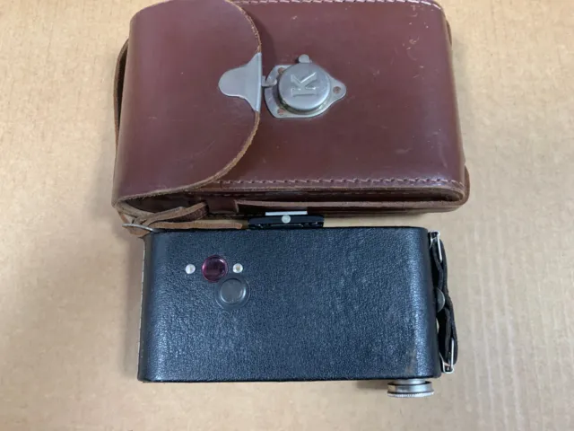 Kodak SIX-60 Folding Brownie 620 Film Camera, w/ Leather Case