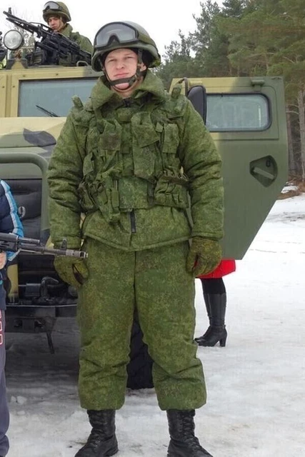 Red sales army trousers