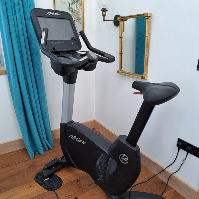 life fitness upright