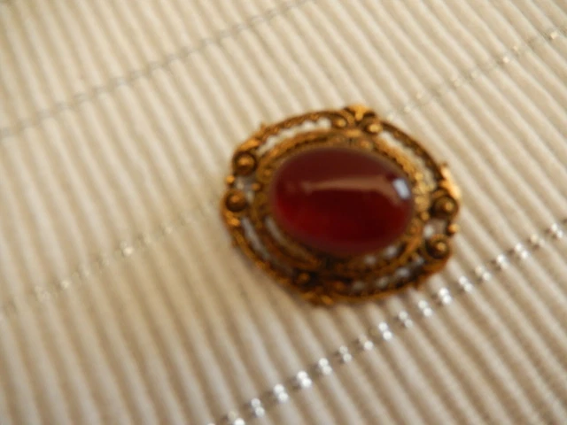 Broche Ancienne En Forme De Branche D'olivier Dorée - Occasion Légèrement Défraîchie
