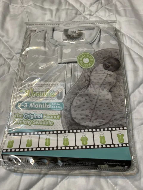 Woombie Original Peanut Stretchy Swaddle 0-3 Months (5-13 lbs) Grey/white hearts