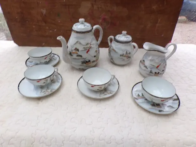 Ancien service à café en porcelaine-décor Chinois-11 pièces
