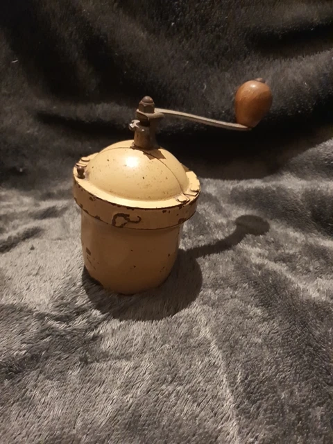 Ancien petit moulin a café miniature jouet dinette en Tôle Fonctionnelle 1950s