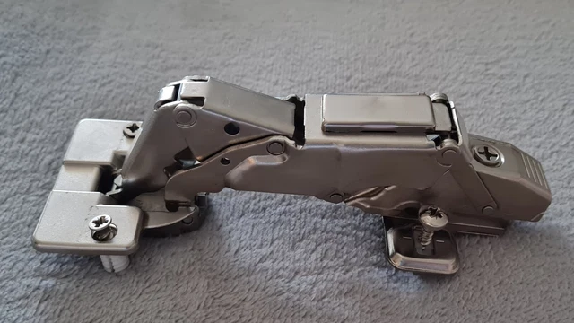 BLUM 701750-01.01 WEITWINKEL-CLIP-SCHARNIER 155° für Vorratsschränke ...