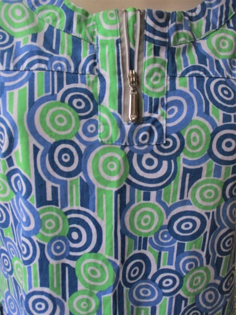 Barco Brand SCRUB TOP -NrG Stretch Size S Round Neckline With Zipper Green/Blue
